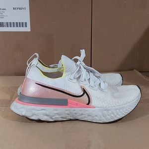 Nike womans runner size 6 US